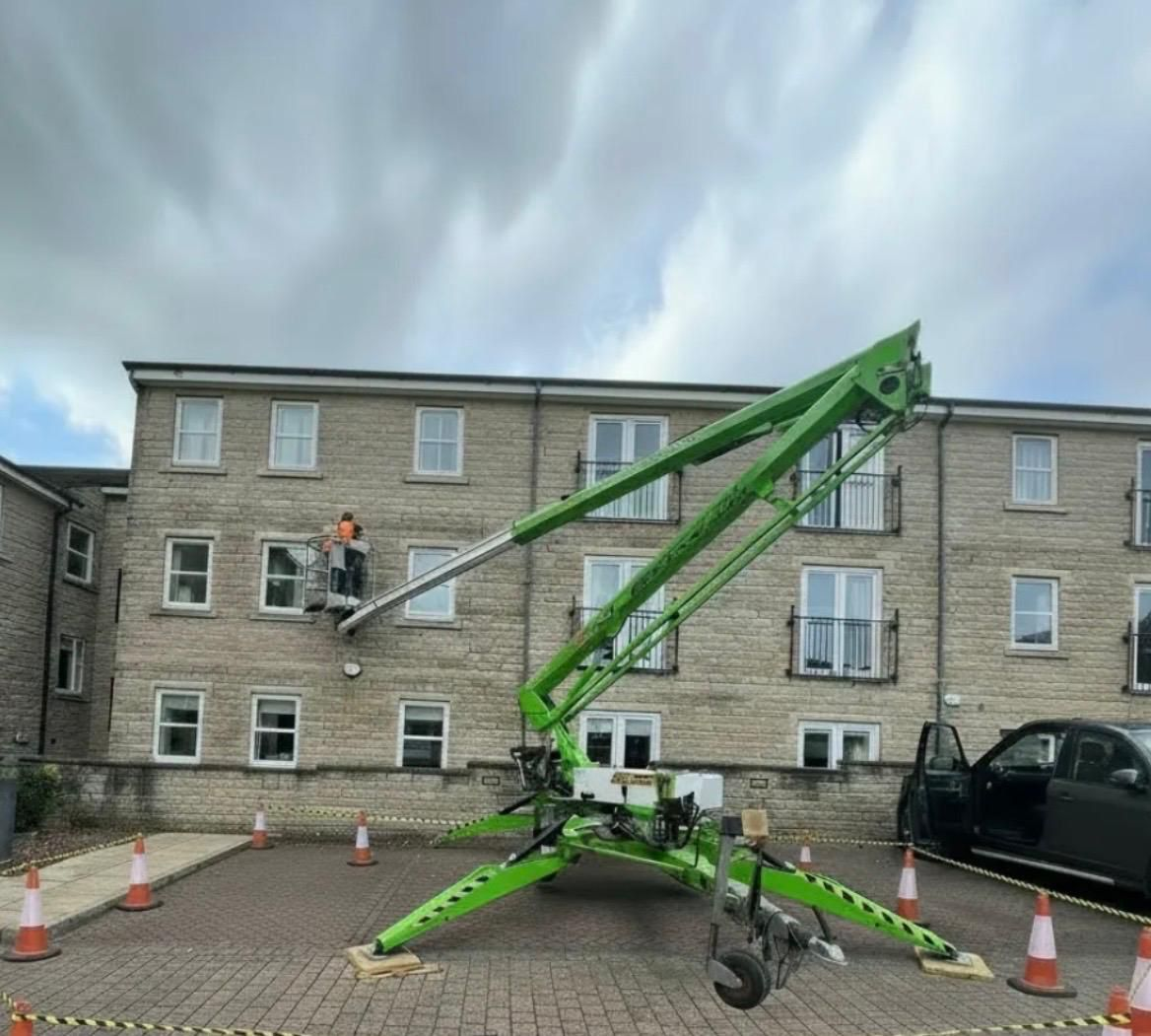 Cherry picker maintenance at residential block